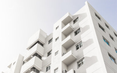 Avantajele cumpărării apartamentelor la etajele superioare – Priveliște panoramică și intimitate