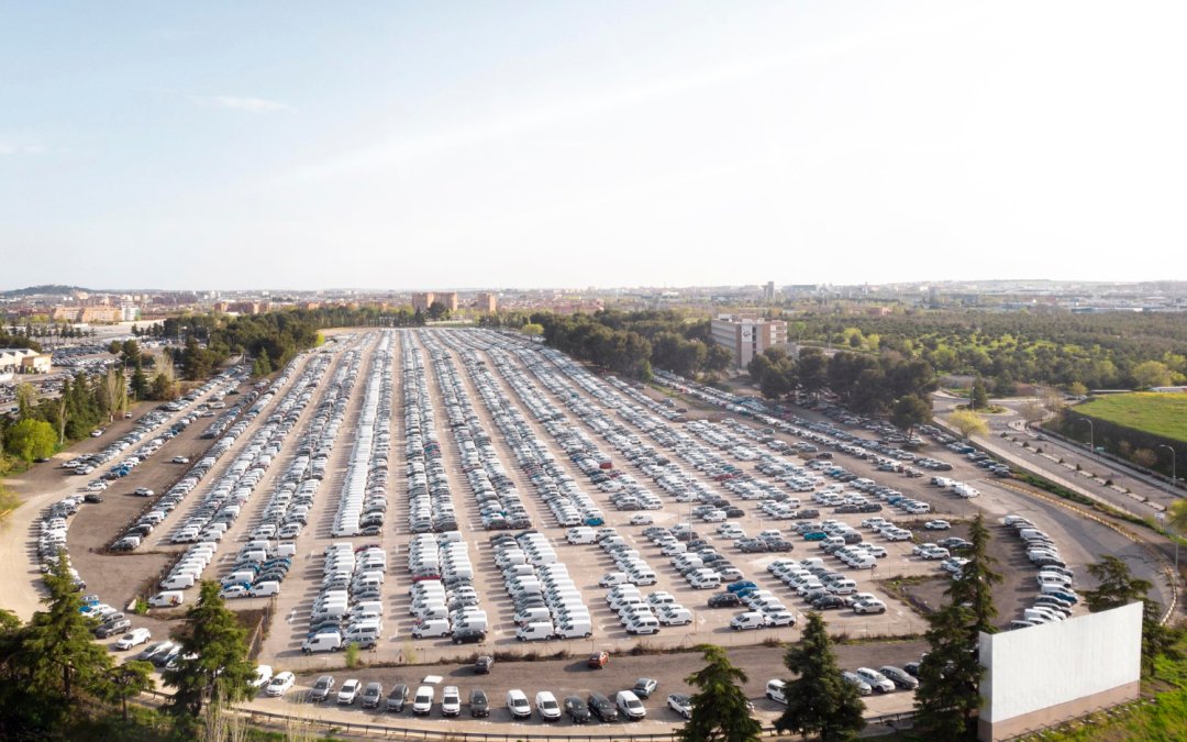 Sunt disponibile locuri de parcare pentru autocare și microbuze la Otopeni?