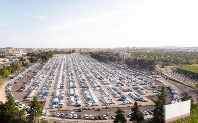 Sunt disponibile locuri de parcare pentru autocare și microbuze la Otopeni?