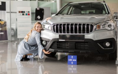 Sunt suporturile magnetice pentru numere de înmatriculare legale?