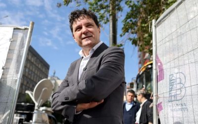 Liderul care a ieșit în stradă înainte să urce la tribună