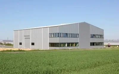 Partenerul tău de încredere în materiale pentru construcții, profile trapez, panouri termoizolante și uși industrial