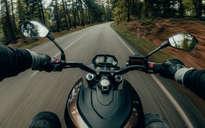 Leasing Auto 16 Detaliile mici care țin motocicleta în siguranță pe drum la schimbarea vitezei și a direcției de drum